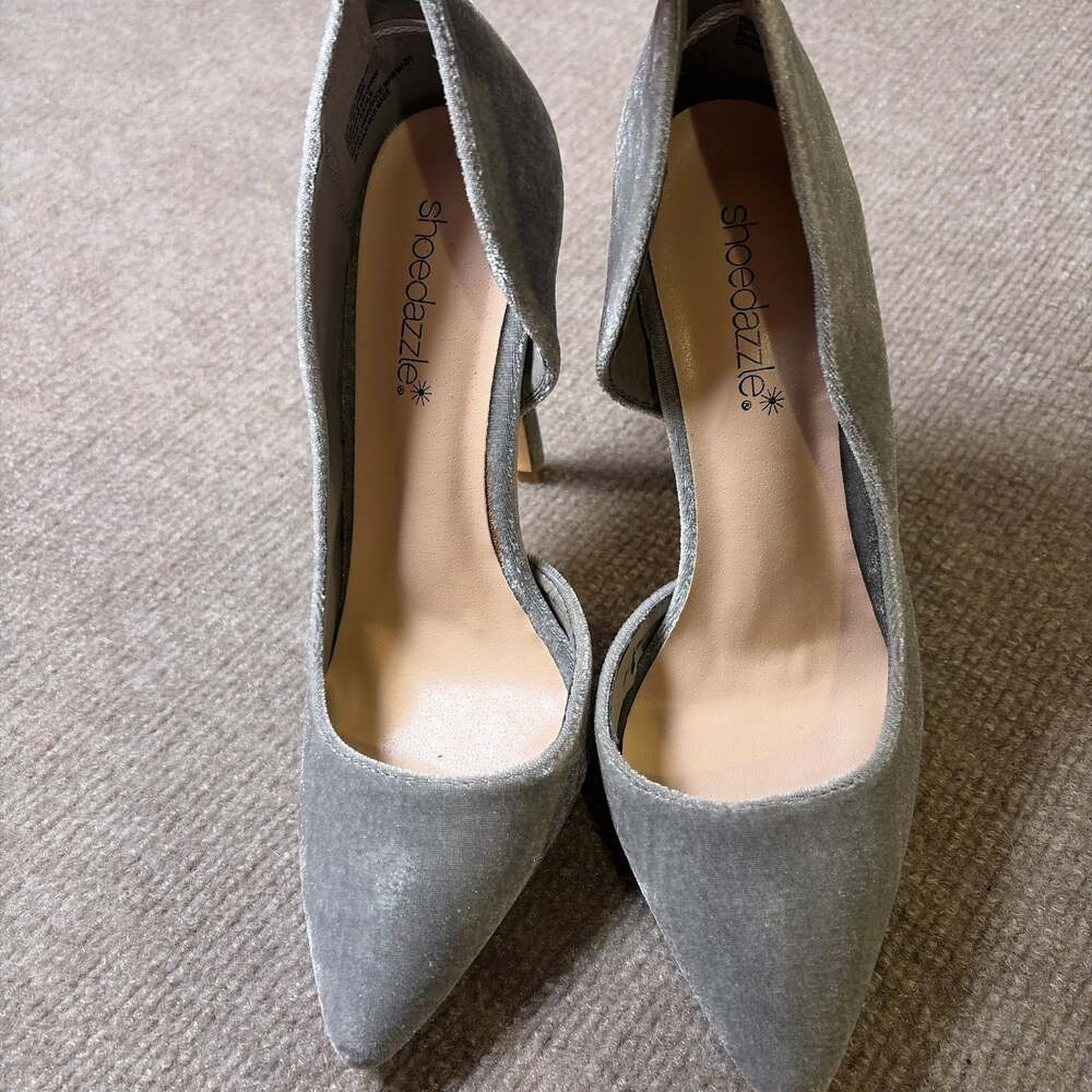 ShoeDazzle “Deetra WW” Grey Velvet Pointed Toe Pumps | Size 6.5
